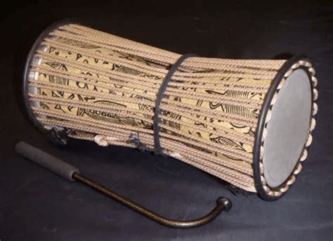  Le conte de The Talking Drum : Un mystère sonore dans l'Afrique ancienne ?